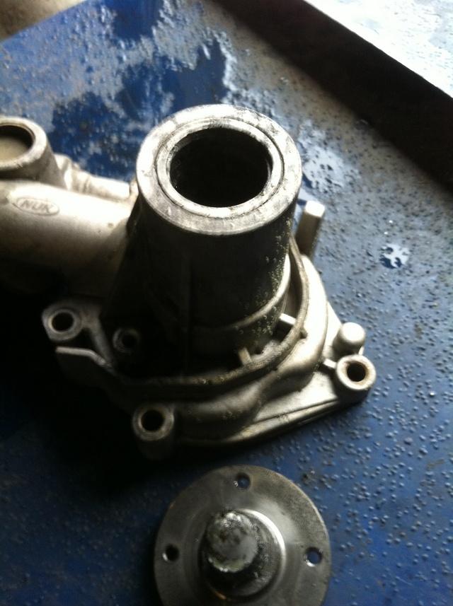 cracked water pump..JPG