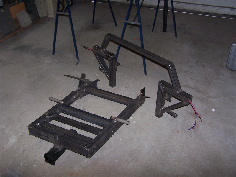 Winch frame without bolts