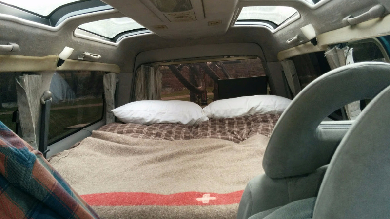 Delica L400 camper rear bed mode pic 1