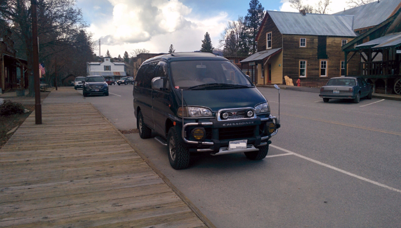 Delica L400 front view