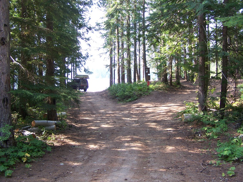 Entrance to sites and lake