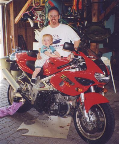 1999 Kieran Dad Suzuki TL1000S.jpg