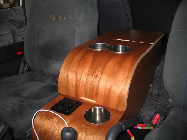 Love the placement of the window switches, and the lower cupholder (good spot for my cup, not in the way of my elbow).
