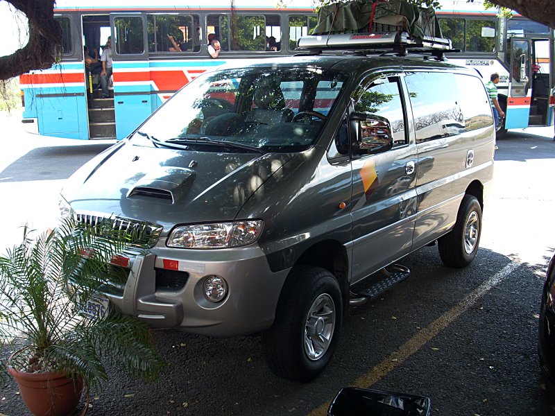 Hyundai S-TREX. A badge-engineered L400?