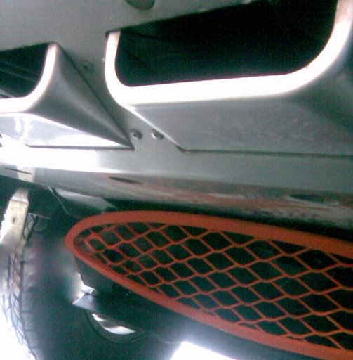 Skid plate ends before ram scoop
