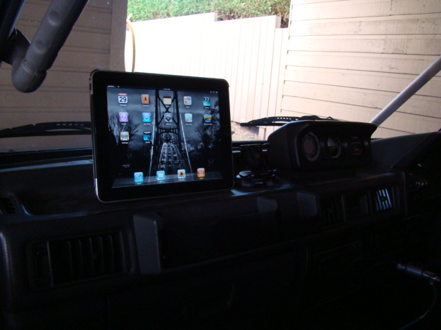 iPad in Delica.JPG