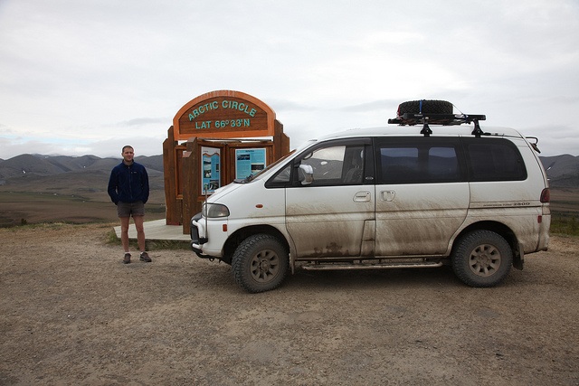 A brief stop at the Arctic Circle, before heading on home to Inuvik.