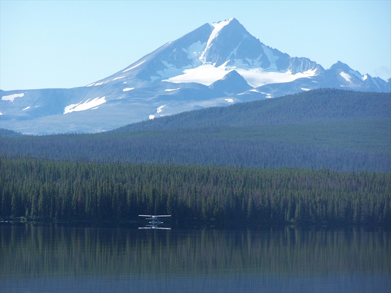 Lodge float plane