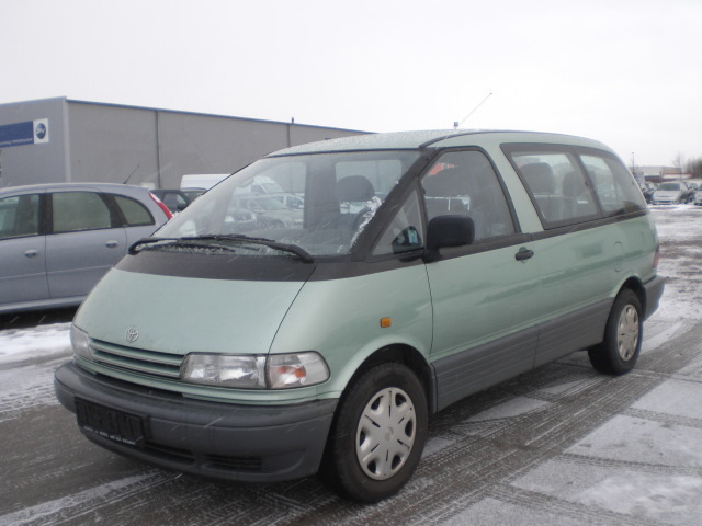 Toyota_Previa_Green metallic.JPG