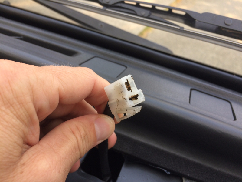 Does this connect to the three gauge pod?