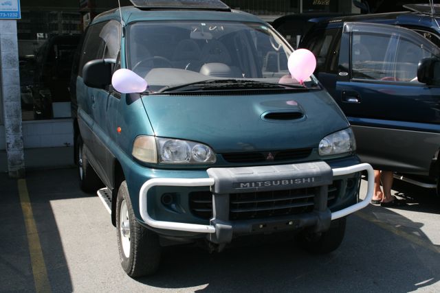 Front 3/4 view