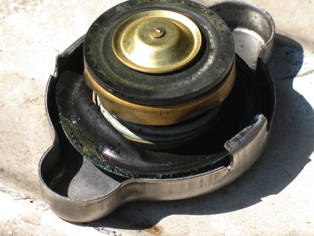 See the deformed gasket? Probably not making a good seal.
