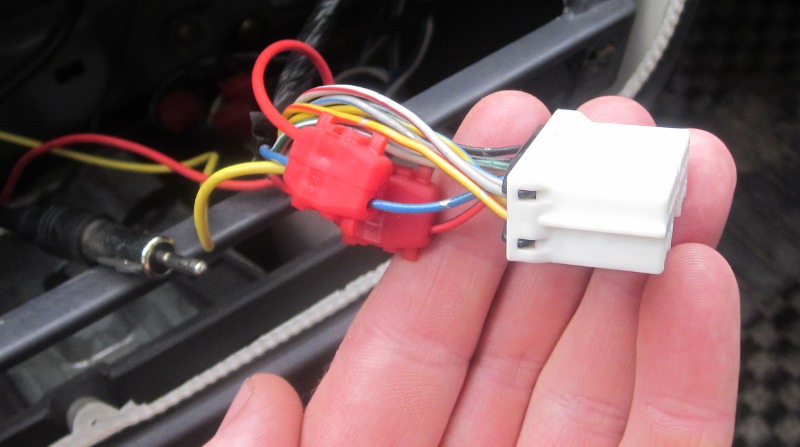 Is this stock? Those red plastic clips make me wonder.