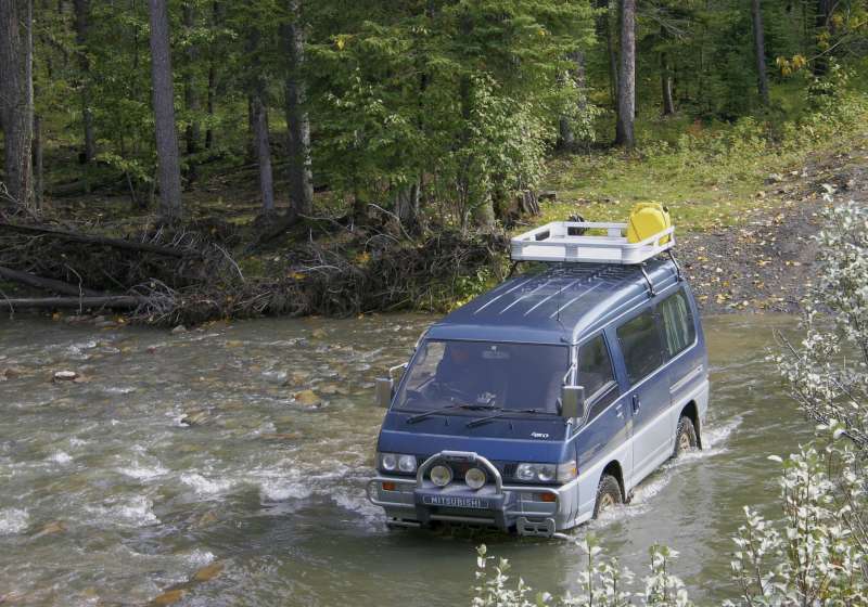 Delica27 getting his feet wet.